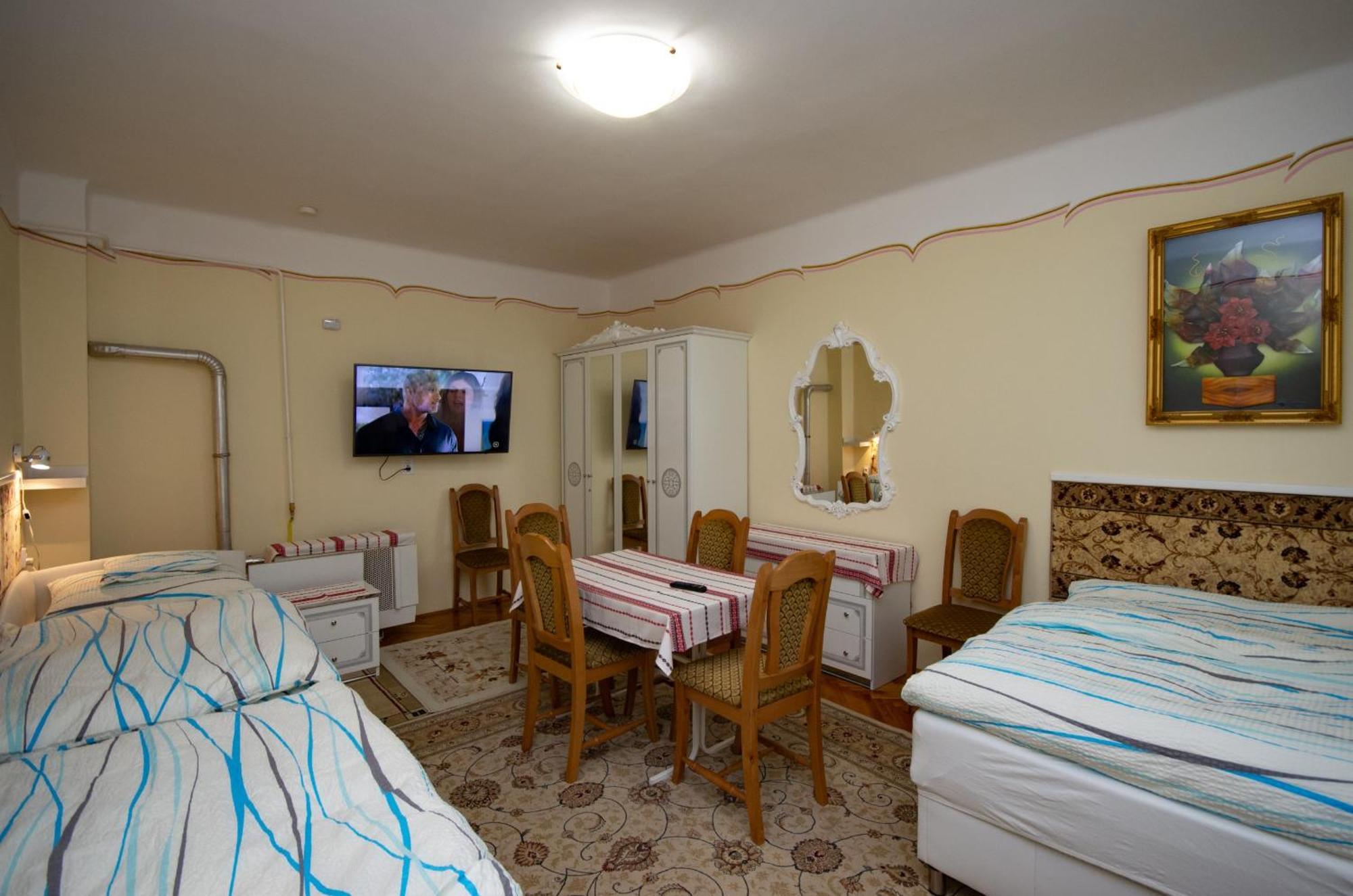 Amalia Apartman Gyula Exterior photo