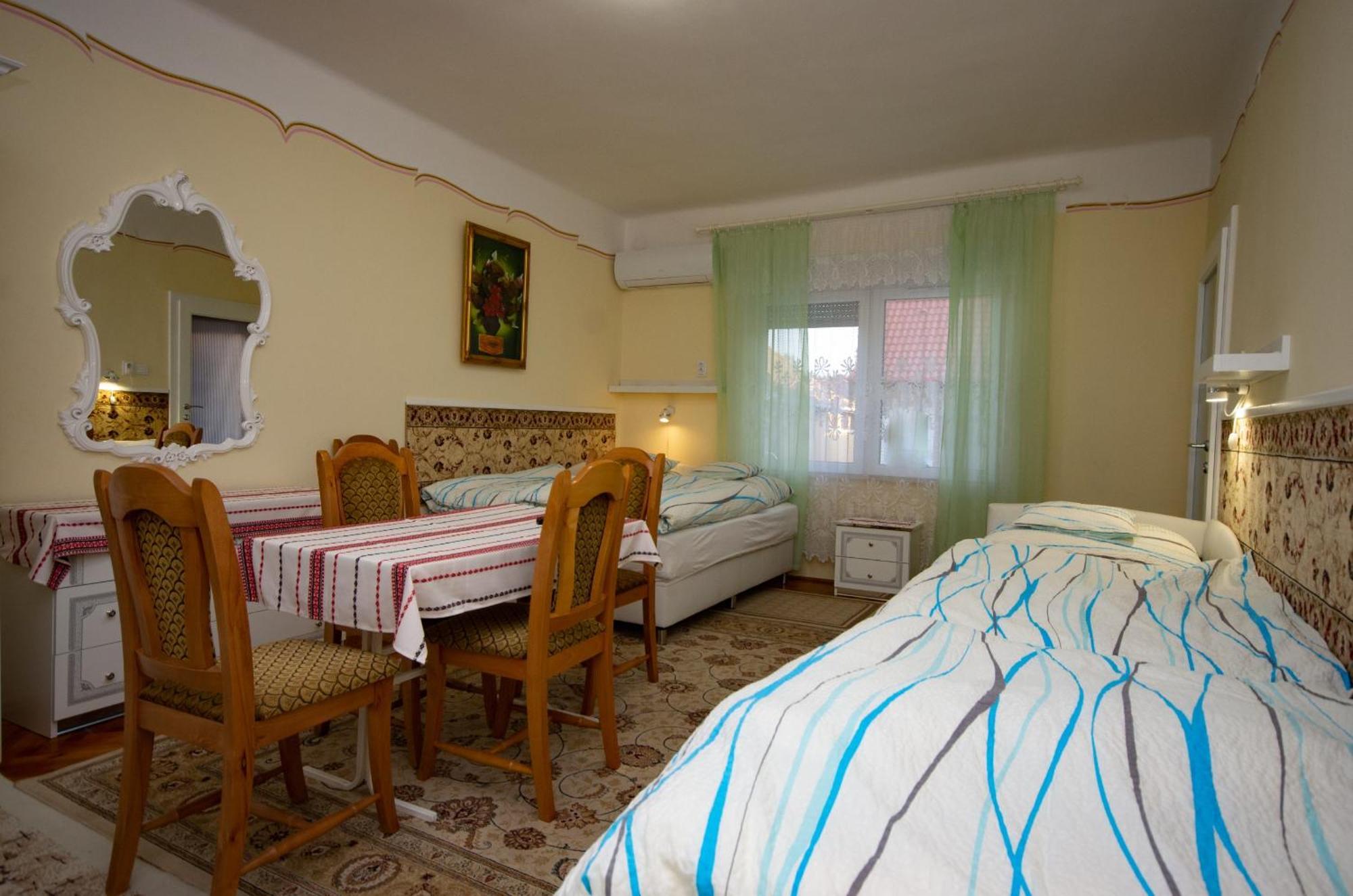 Amalia Apartman Gyula Exterior photo