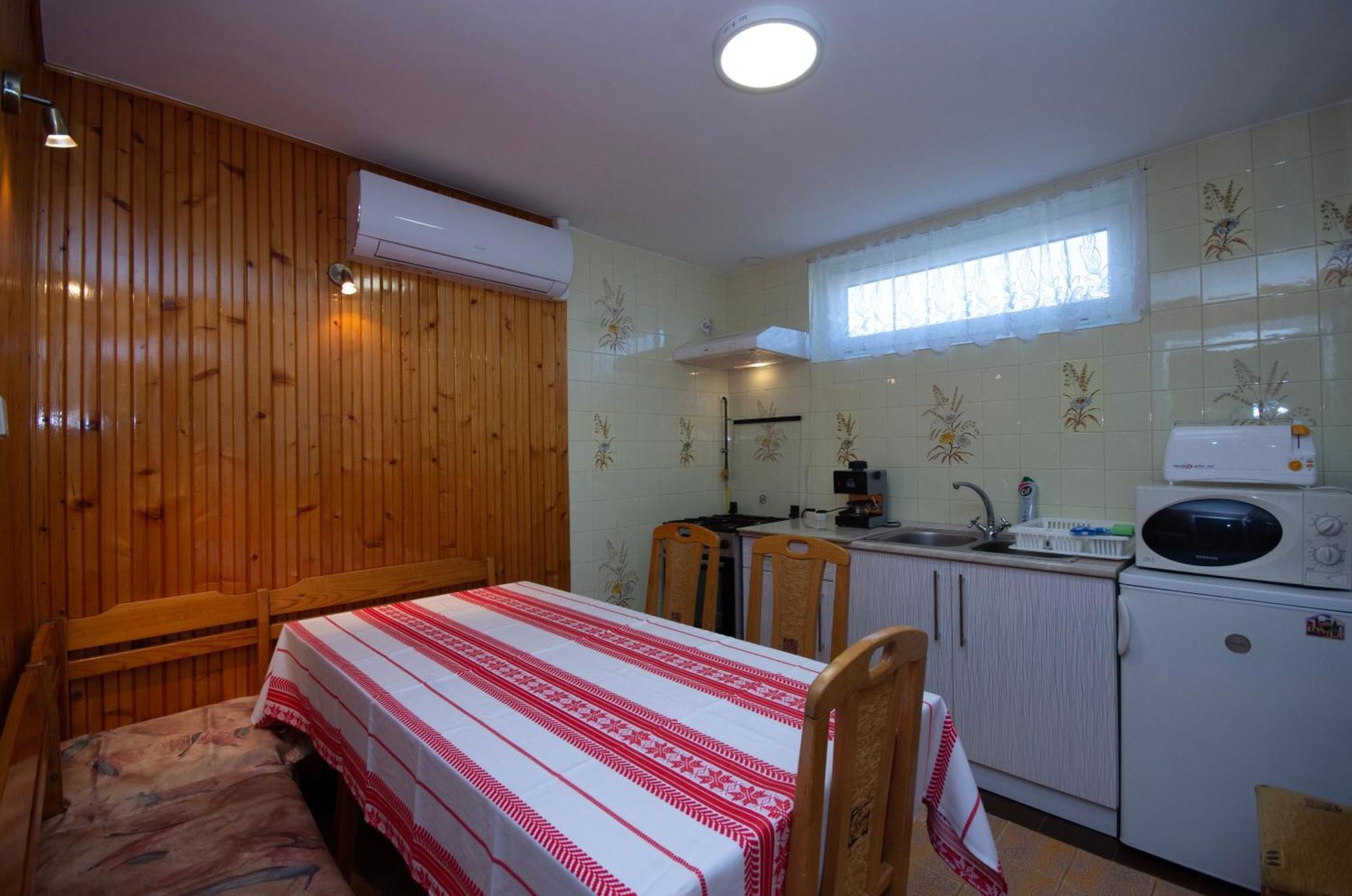 Amalia Apartman Gyula Exterior photo