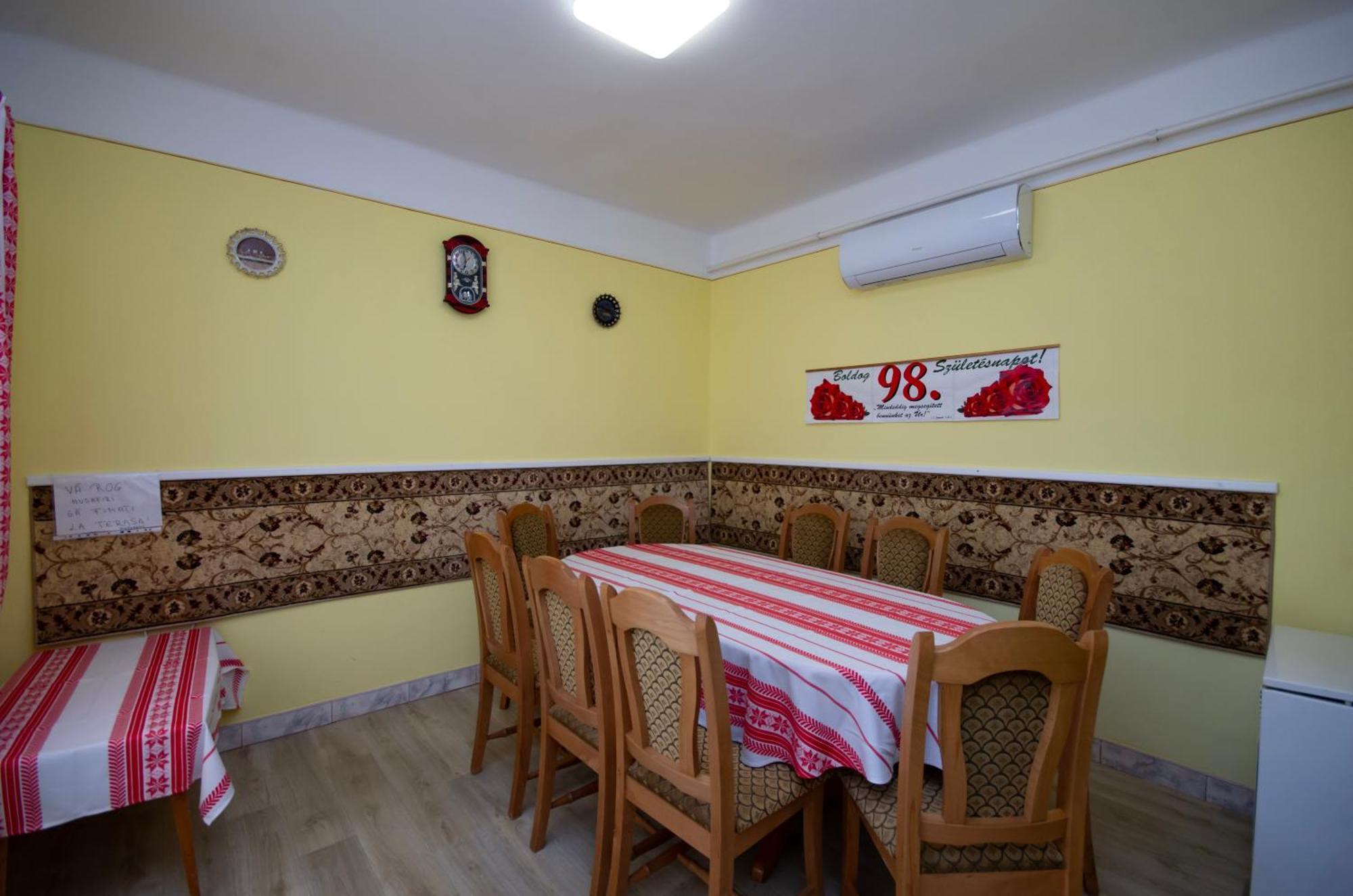 Amalia Apartman Gyula Exterior photo