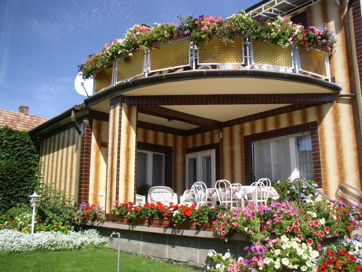 Amalia Apartman Gyula Exterior photo