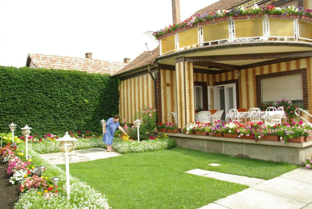 Amalia Apartman Gyula Exterior photo