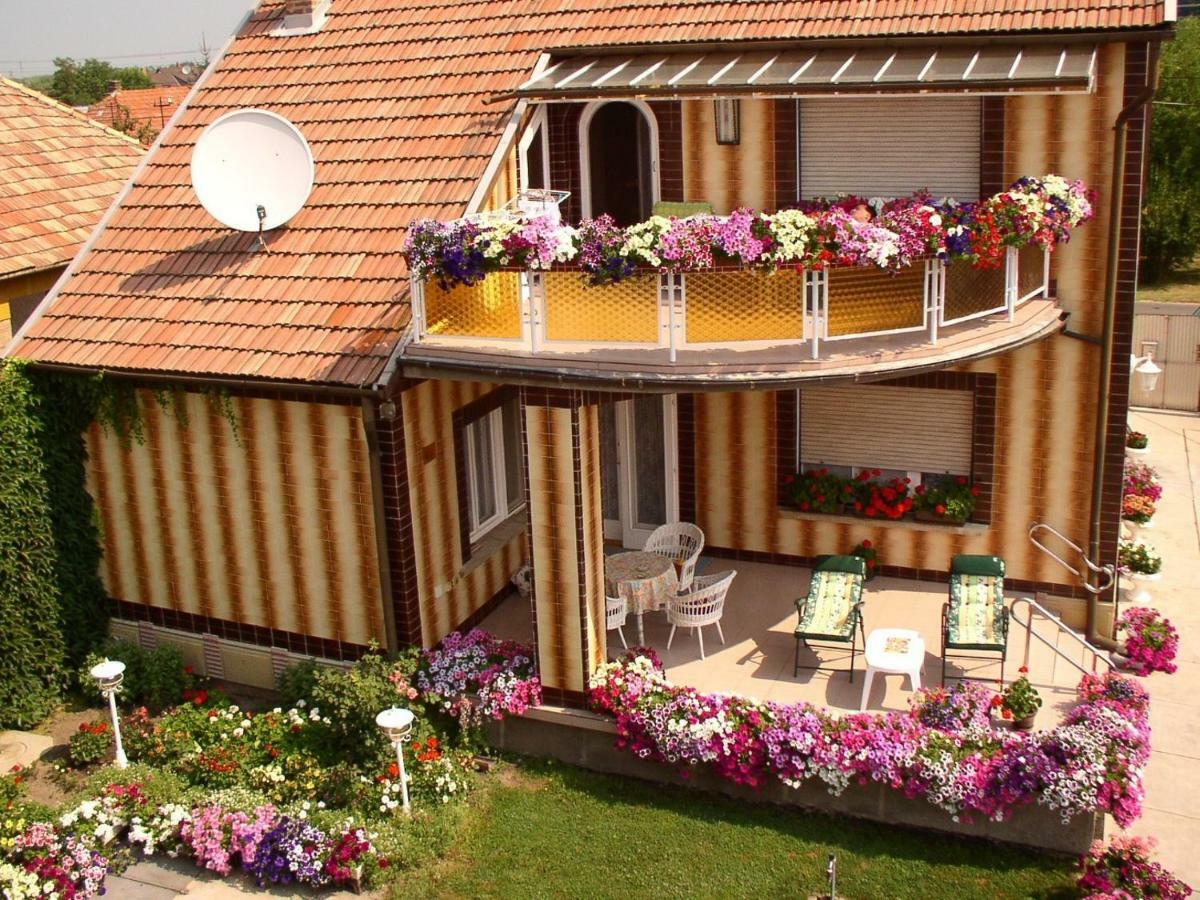 Amalia Apartman Gyula Exterior photo
