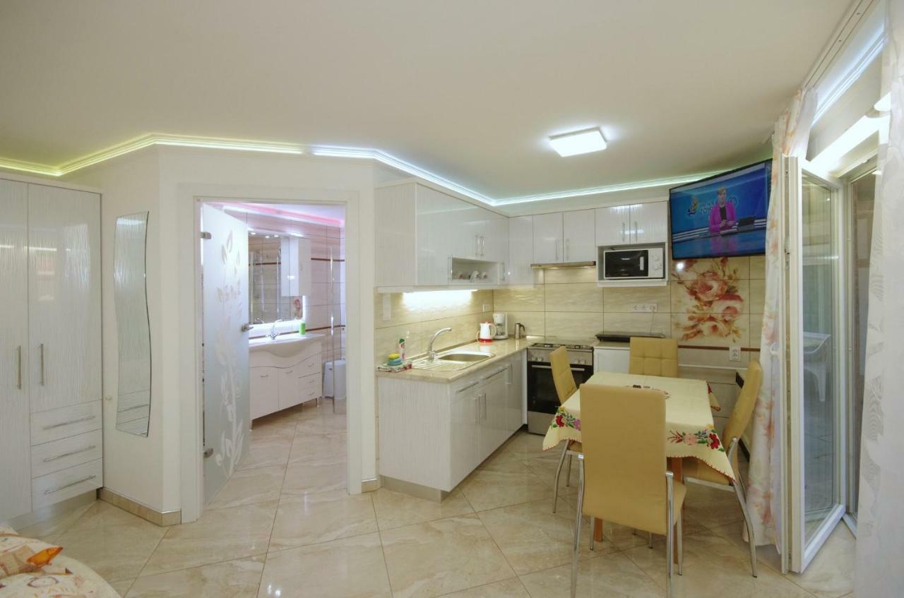 Amalia Apartman Gyula Exterior photo