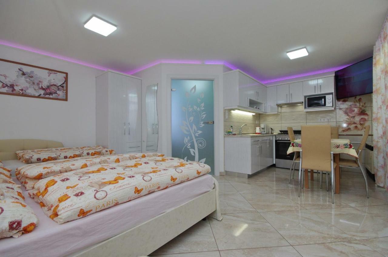 Amalia Apartman Gyula Exterior photo
