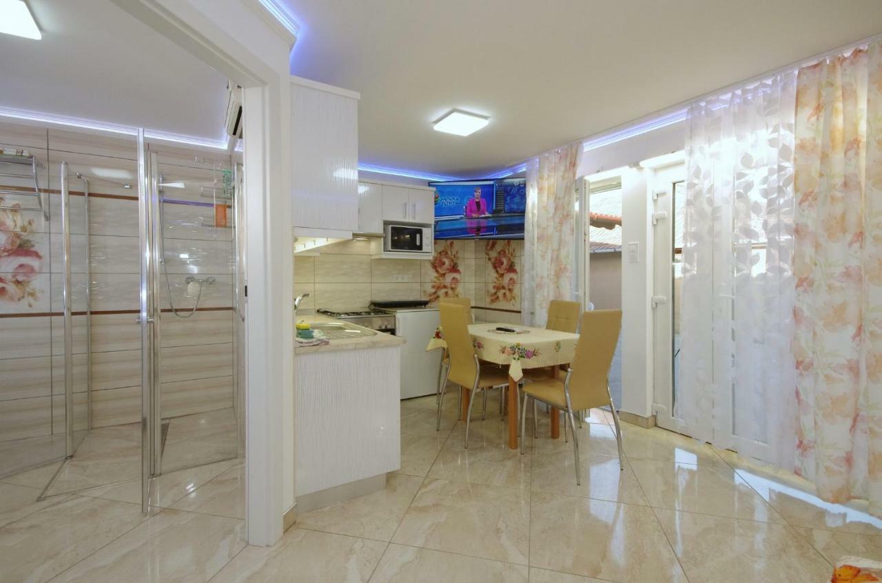 Amalia Apartman Gyula Exterior photo